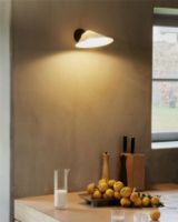 Bild von DCW Editions Plume Wandleuchte L: 30 cm - Weißes Porzellan 