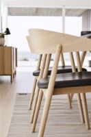 Bild von Andersen Furniture AC2 Stuhl H: 74 cm - Buche Weiß pigmentierter Lack/Schwarzes Leder 