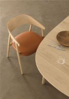 Bild von Andersen Furniture AC2 Stuhl H: 74 cm - Buche Weiß pigmentierter Lack/Braunes Leder