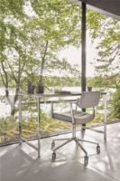 Bild von Vipp 453+ Drehstuhl mit Rollen - Aluminium/Textil in dunklem Sand