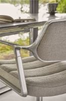 Bild von Vipp 453+ Drehstuhl ohne Rollen - Aluminium/Textil in dunklem Sand