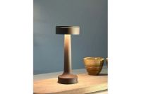 Bild von ANTIDARK Buddy T1 Tischleuchte H: 21,5 cm - Kaffee VORBESTELLUNG: MÄRZ 2025