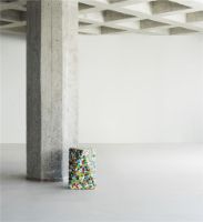 Bild von Normann Copenhagen Delta Proust Beistelltisch H: 51,5 cm - Recyceltes Polyethylen/Mehrfarbig