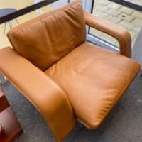 Bild von &Tradition Muno Loungesessel LN18 SH: 41 cm - Cognac Leder 