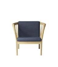 Bild von FDB Furniture Erik Ole Jørgensen J146 Sessel H: 79,5 cm – Eiche/Dunkelblau