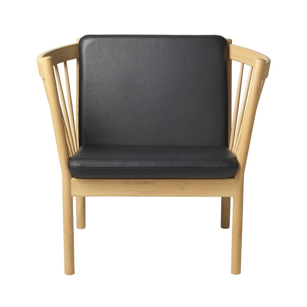 Bild von FDB Furniture Erik Ole Jørgensen J146 Sessel H: 79,5 cm – Eiche/Schwarzes Denver-Leder