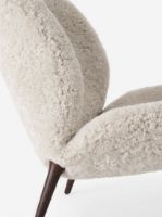 Bild von Vipp 466 Lodge Loungesessel Niedrig H: 96,1 cm - Dunkle Eiche/Curly 09 Off-white