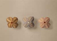 Bild von Ferm Living Poesie Handgeschnitzte Magnete 3er-Set - Holz/Mehrfarbig