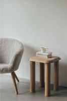 Bild von Fredericia Furniture 2631 Ditzel Loungesessel H: 72 cm - Geölte Eiche/Schaffell Moonlight