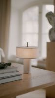Bild von New Works Margin Portable Table Lamp H: 31 cm - Beige/Black