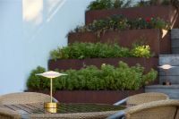 Bild von Piet Hein Sinus 22 Tragbare Tischleuchte H: 25 cm - Aluminium/Messing