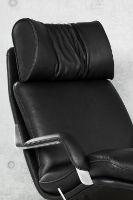 Bild von BERG Furniture Nasa High Open Arm Sessel mit verstellbarem Nackenkissen inkl. Hocker SH: 46 cm – Matt Aluminium/Berg Soft Black Leder