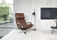 Bild von BERG Furniture Nasa High Open Arm Sessel mit verstellbarem Nackenkissen SH: 46 cm – Berg Soft Black Leather/Matte Aluminum