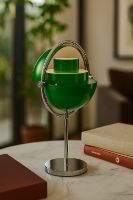 Bild von GUBI x Jacobsen Furniture Multi-Lite Limited Special Edition Tragbare Lampe H: 30 cm - Chrom/Kleegrün