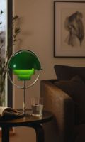 Bild von GUBI x Jacobsen Furniture Multi-Lite Limited Special Edition Tragbare Lampe H: 30 cm - Chrom/Kleegrün