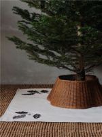 Bild von Ferm Living Drape Geflochtener Weihnachtsbaumständer B: 53 cm - Naturrattan