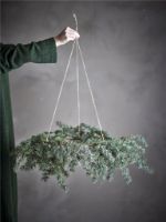 Bild von Bloomingville-Zedernkranz Ø: 70 cm - Grün mit künstlichen Blumen