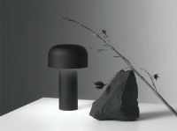 Bild von FLOS Bellhop Tischleuchte mit Batteriebetrieb, Höhe: 21 cm – Mattschwarz