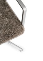 Bild von Vipp Limited Edition 452 Drehstuhl mit Gleitern SH: 44,5 cm - Curly 07/Umbra