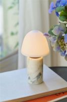 Bild von Handgefertigte tragbare Tischleuchte „Fuse“, Höhe: 24 cm – Stein-/Weißes Opalglas