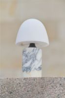 Bild von Handgefertigte tragbare Tischleuchte „Fuse“, Höhe: 24 cm – Stein-/Weißes Opalglas