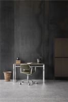 Bild von Vipp 453+ Swivel Stuhl mit Rollen – Aluminium/Bosco Green Leder