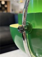 Bild von GUBI x Jacobsen Furniture Multi-Lite Limited Special Edition Tragbare Lampe H: 30 cm - Chrom/Kleegrün