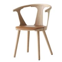 Bild von &Tradition SK2 Stuhl „In Between“, Höhe: 77 cm – Geölte Eiche/Cognacfarbenes edles Anilinleder