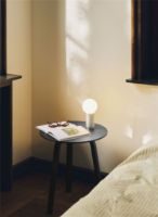 Bild von Hay Bella Couchtisch Ø: 45 cm - Blau-Anthrazit, wasserbasierter Lack, Eiche