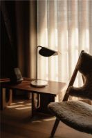 Bild von Audo Copenhagen Wing Tischleuchte, Höhe: 56 cm – Aluminium