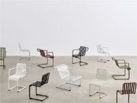 Bild von HAY Palissade Freischwinger Stuhl mit Armlehnen H: 81,5 cm - Olivgrün