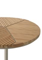 Bild von Vipp 717 Café-Tisch für den Außenbereich, Ø: 75 cm – Teak/pulverbeschichtetes Aluminium