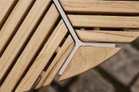 Bild von Vipp 717 Café-Tisch für den Außenbereich, Ø: 75 cm – Teak/pulverbeschichtetes Aluminium