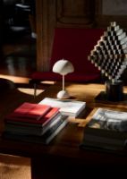 Bild von &Tradition Blumentopf VP9 Bordlampe H: 29,5 cm - Elfenbein