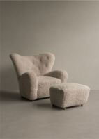 Bild von Audo Copenhagen The Tired Man Fußhocker H: 36 cm – Lammfell Moonlight/Räuchereiche