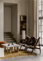 Bild von Audo Copenhagen Strick-Loungesessel Schaffell - Dunkel gebeizte Eiche/Natur