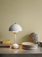 Bild von &Tradition Flowerpot VP9 Tischleuchte H: 29,5 cm - Mattweiß