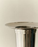 Bild von Louise Roe Brunnenvase Nr. 01 H: 30 cm - Polierter Edelstahl