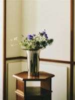 Bild von Louise Roe Brunnenvase Nr. 01 H: 30 cm - Polierter Edelstahl