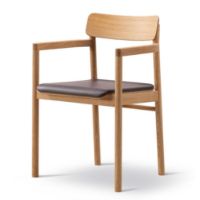 Bild von Fredericia Furniture 3446 Stuhl, Höhe: 79,5 cm – Geölte Eiche/Dunkelbraunes Omni-Leder