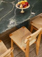 Bild von GUBI Epic Outdoor-Esstisch L: 240 cm - Quarzit/Botanical Green