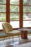 Bild von GUBI Epic Couchtisch Ø: 60 cm - Erdfarbener roter Stahl