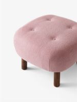Bild von &Tradition Little Petra VB1 Lounge Chair & ATD1 Pouf - Oiled Walnut/Ecriture 640