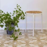 Bild von Mandalay Daisy Hocker Ø: 32 cm - Teak/Weiß