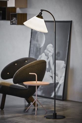 Le Klint 368 Stehleuchte H:142 Ø:54 cm Schirm 12-21 - Schwarz / Weiß