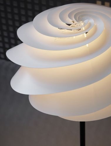 Le Klint 331 Swirl Stehleuchte H: 140 cm – Weiß