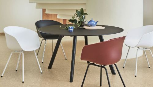 HAY AAC 26 About A Chair SH: 46 cm – Schwarz pulverbeschichteter Stahl/Schwarz
