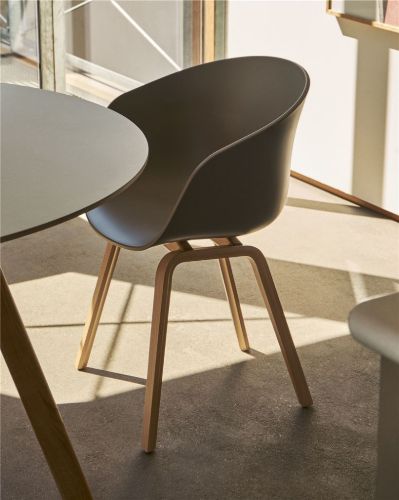 HAY AAC 22 About A Chair SH: 46 cm – Lackiertes Eichenfurnier/Khaki