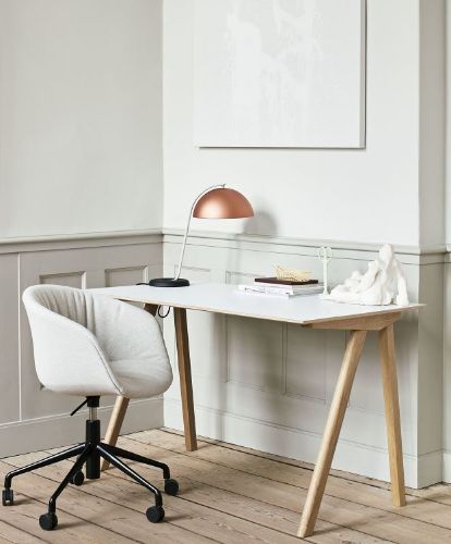 HAY CPH90 Schreibtisch 130 x 65 cm – Weißes Laminat / matt lackierte Eiche