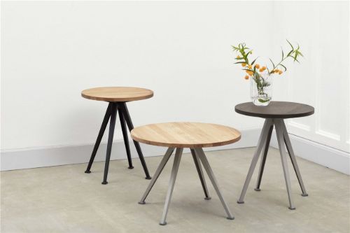 HAY Pyramid Couchtisch 51 Ø: 60 cm – Schwarzer Stahl/geölte Eiche